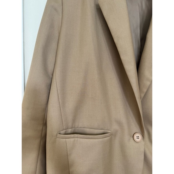 Lioness Blazer - Picture 13 of 13